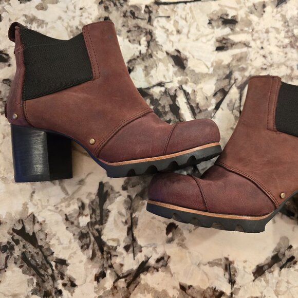 Sorel Shoes - Sorel Women's Addington Chelsea Leather Boot in Burgundy Size US 6.5. NICE